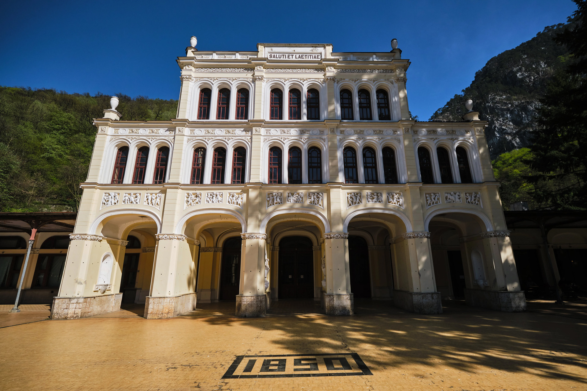 Cazinoul din Herculane - Statiunea Baile Herculane - Destinatii Romania 02