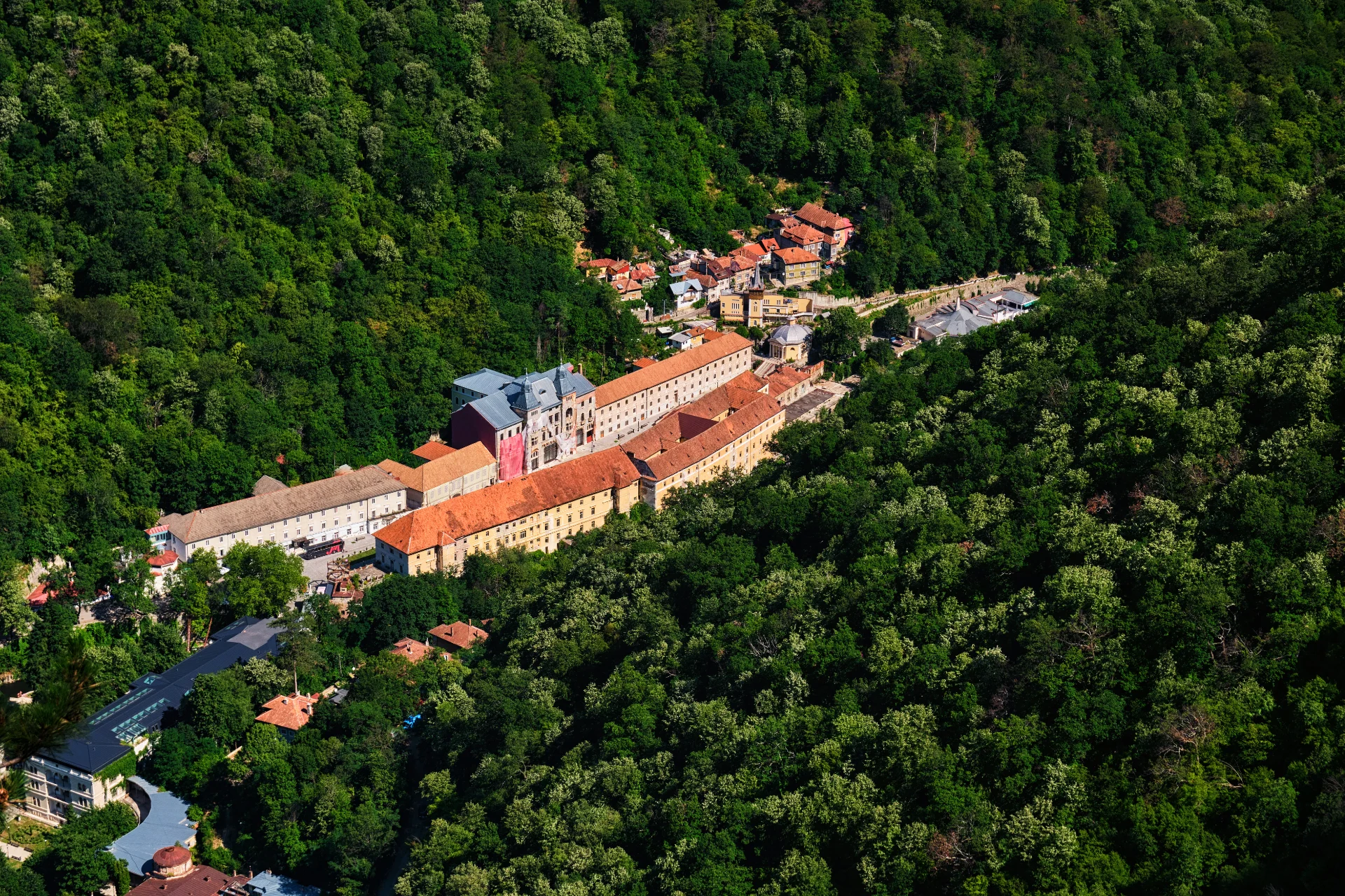 Centrul Istoric - Statiunea Baile Herculane - Destinatii Romania 43