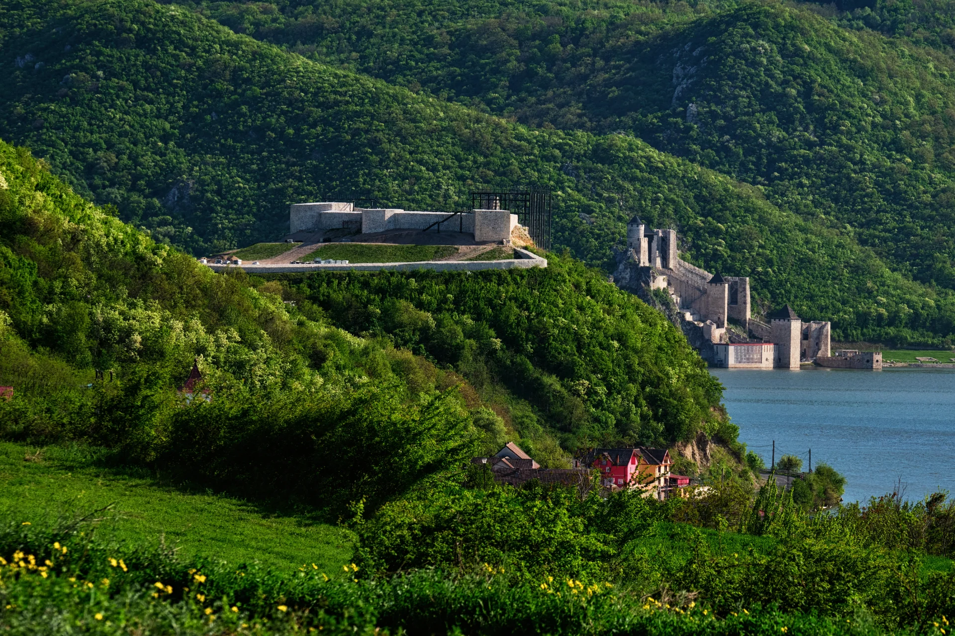 Cetățile Ladislau și Golubac - Parcul Natural Portile de Fier - Destinatii Romania 75