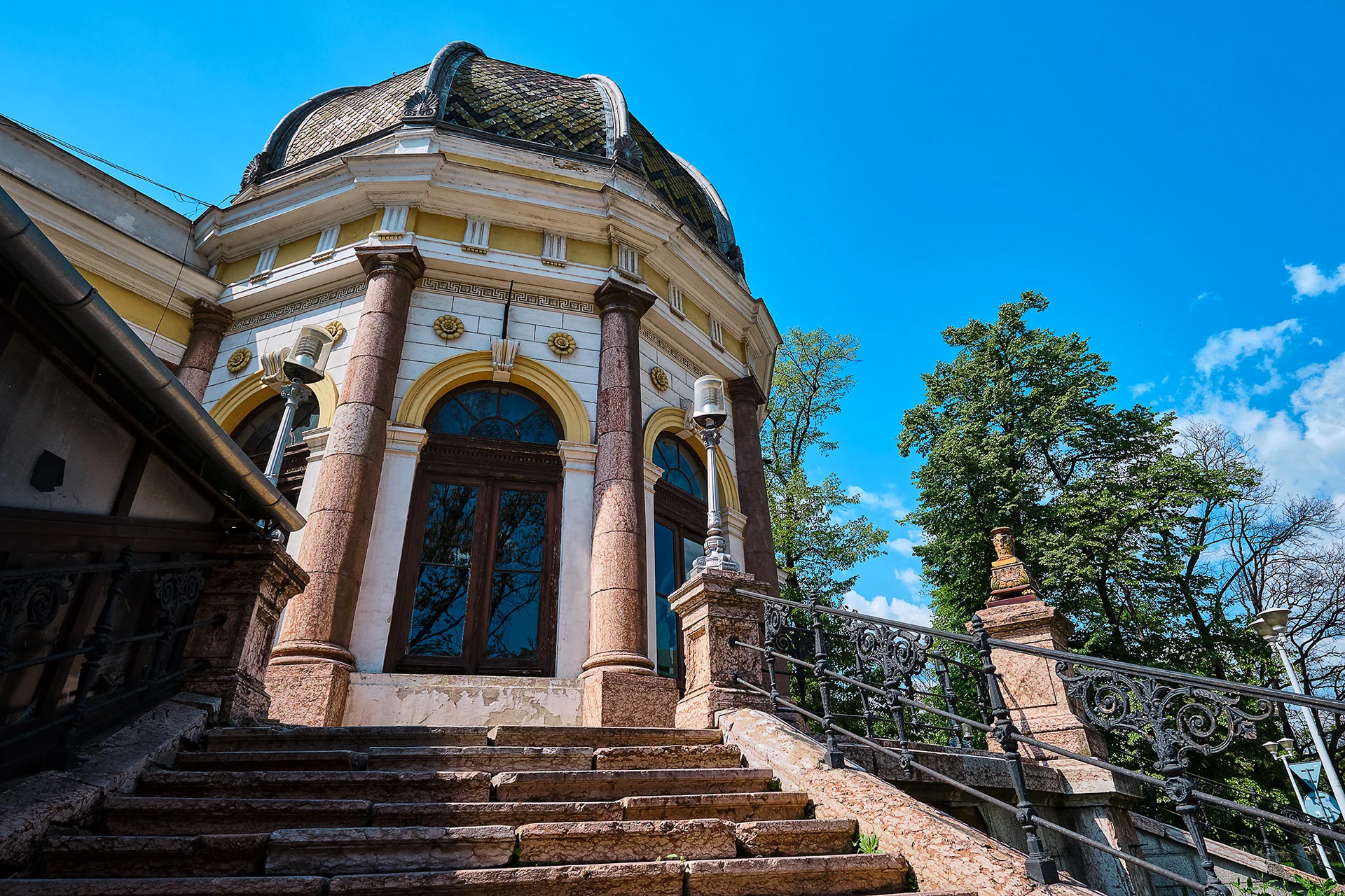 Gara Herculane - Statiunea Baile Herculane - Destinatii Romania 15