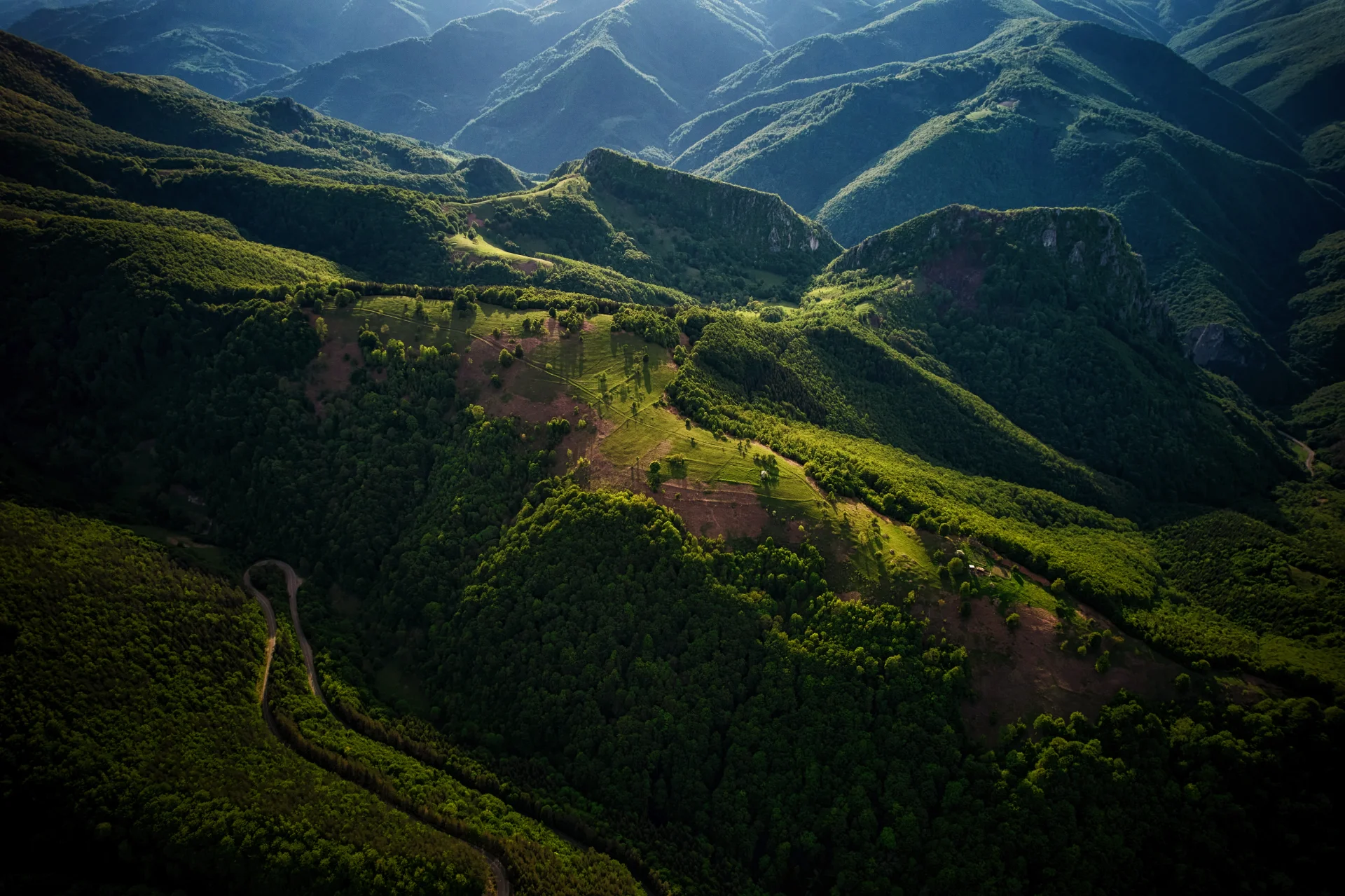 Geanțurile din Munții Mehedinți - Parcul National Domogled - Valea Cernei - Destinatii Romania 072
