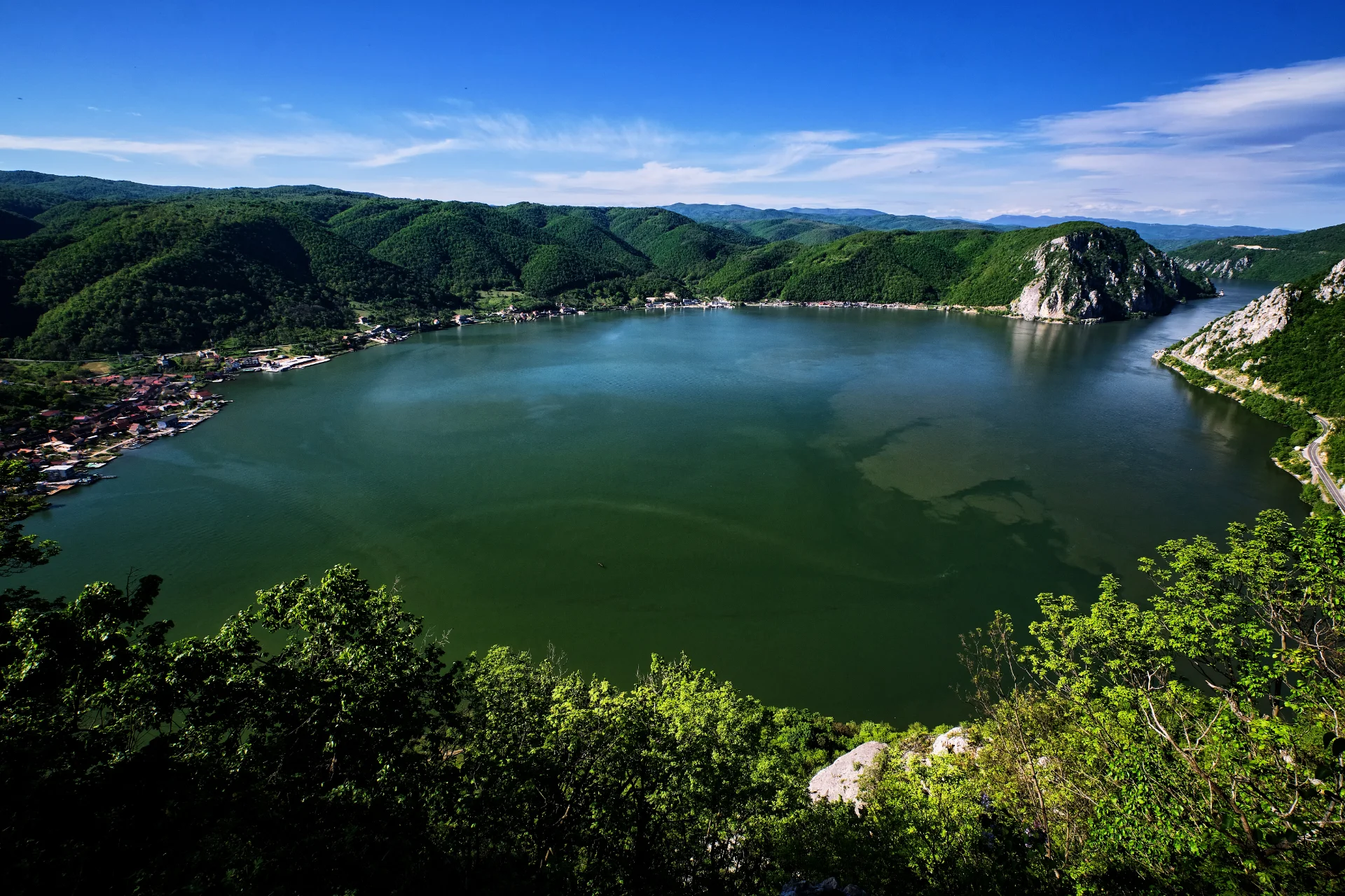 Golful Dubova de pe Ciucarul Mare - Parcul Natural Portile de Fier - Destinatii Romania 27