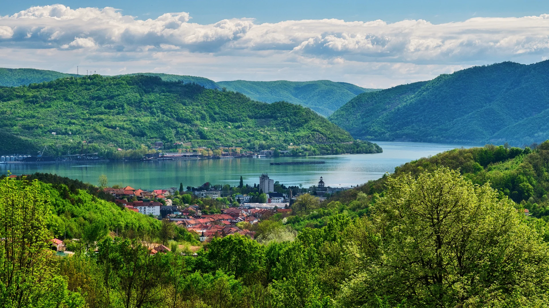 Golful Orșova - Parcul Natural Portile de Fier - Destinatii Romania 57