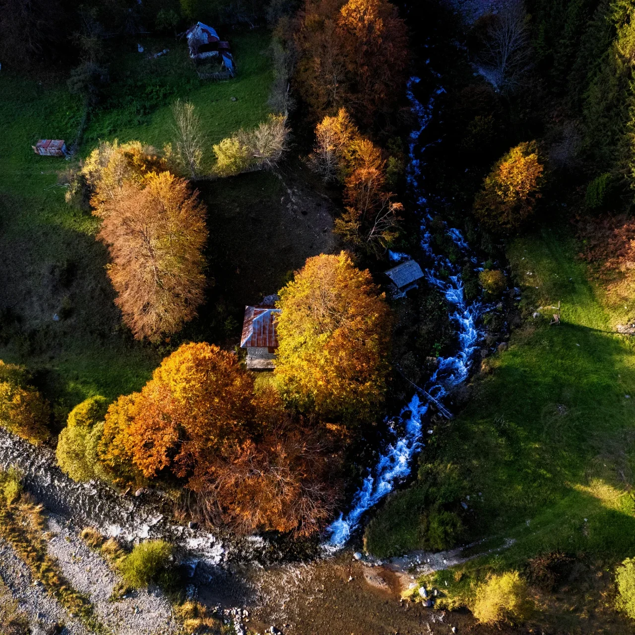 Izbucul Cernei - Parcul National Domogled - Valea Cernei - Destinatii Romania 067