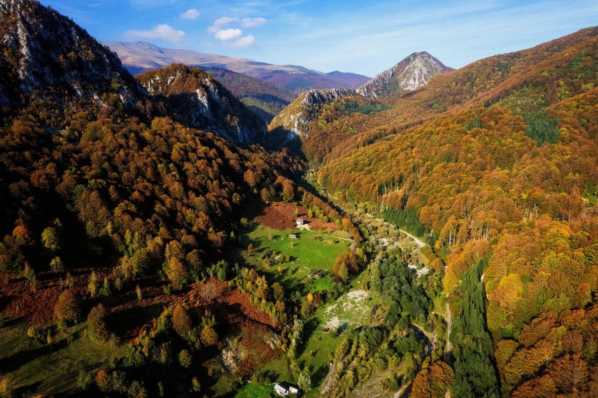 Izvoarele Cernei - Parcul National Domogled - Valea Cernei - Destinatii Romania 064