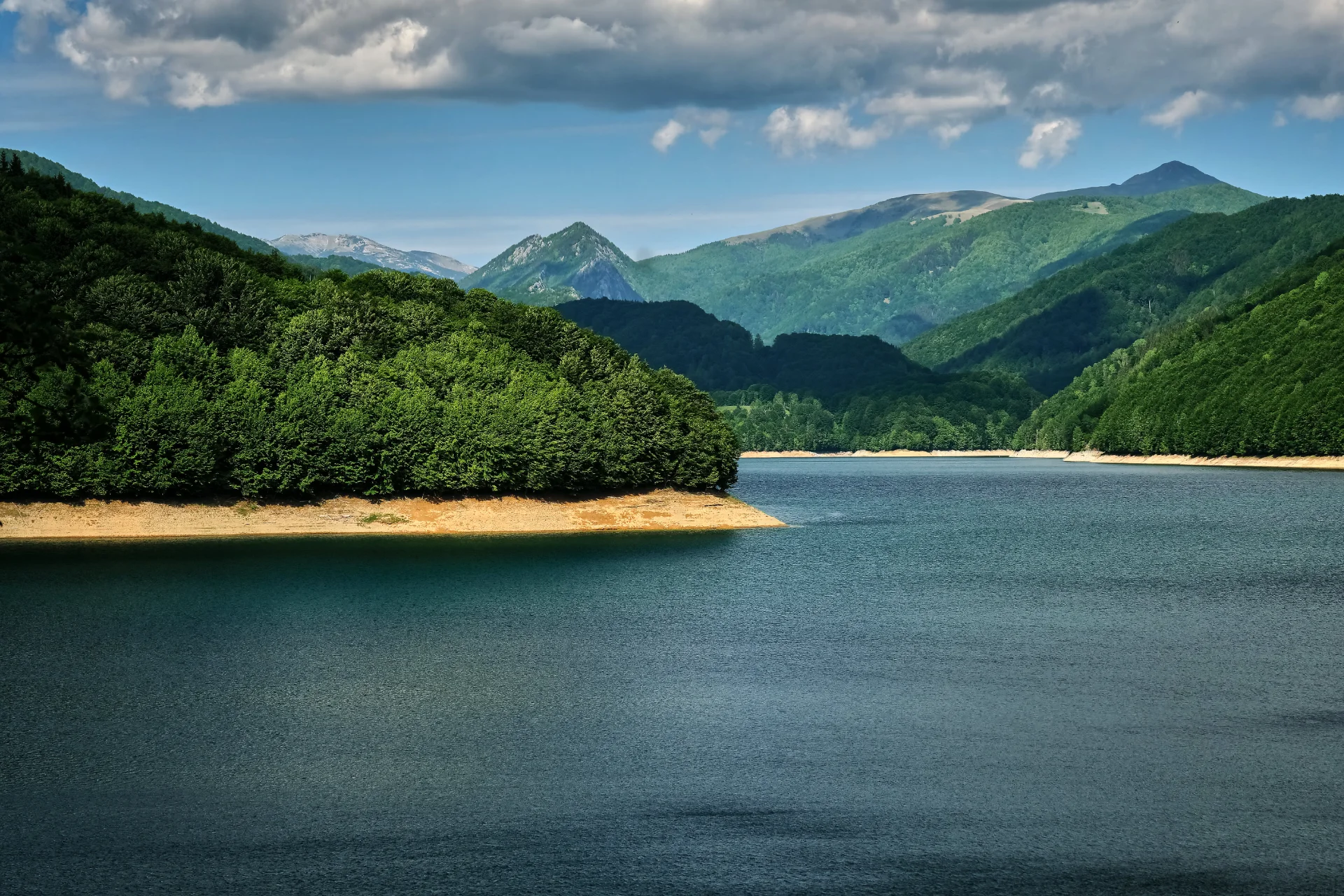 Lacul Valea lui Iovan - Parcul National Domogled - Valea Cernei - Destinatii Romania 033