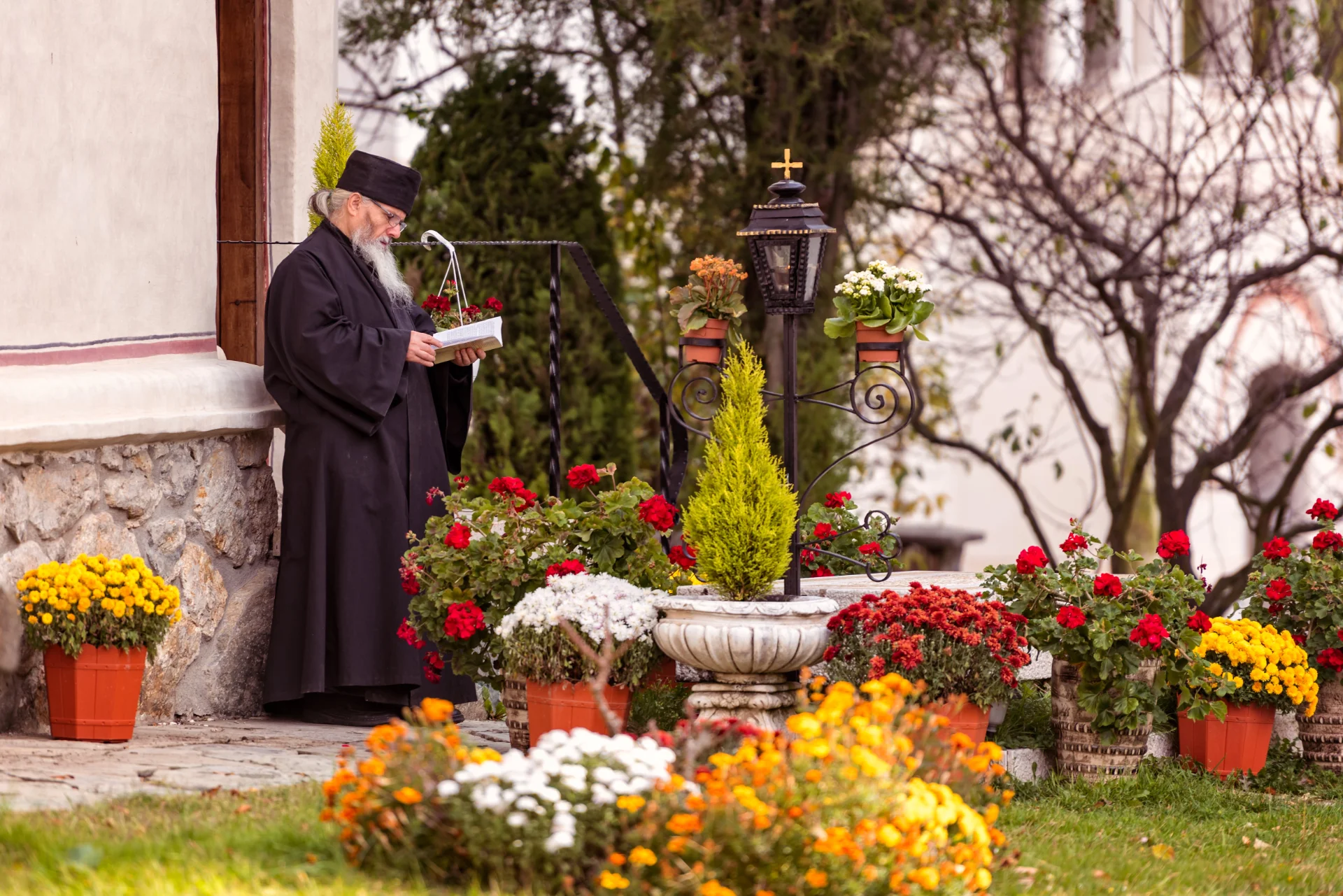 Mănăstirea Lainici - Parcul National Defileul Jiului - Destinatii Romania 01