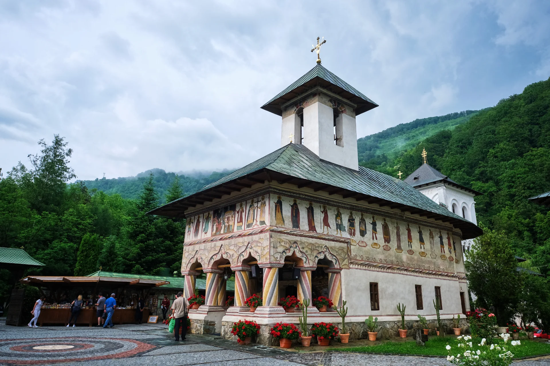Mănăstirea Lainici - Parcul National Defileul Jiului - Destinatii Romania 21