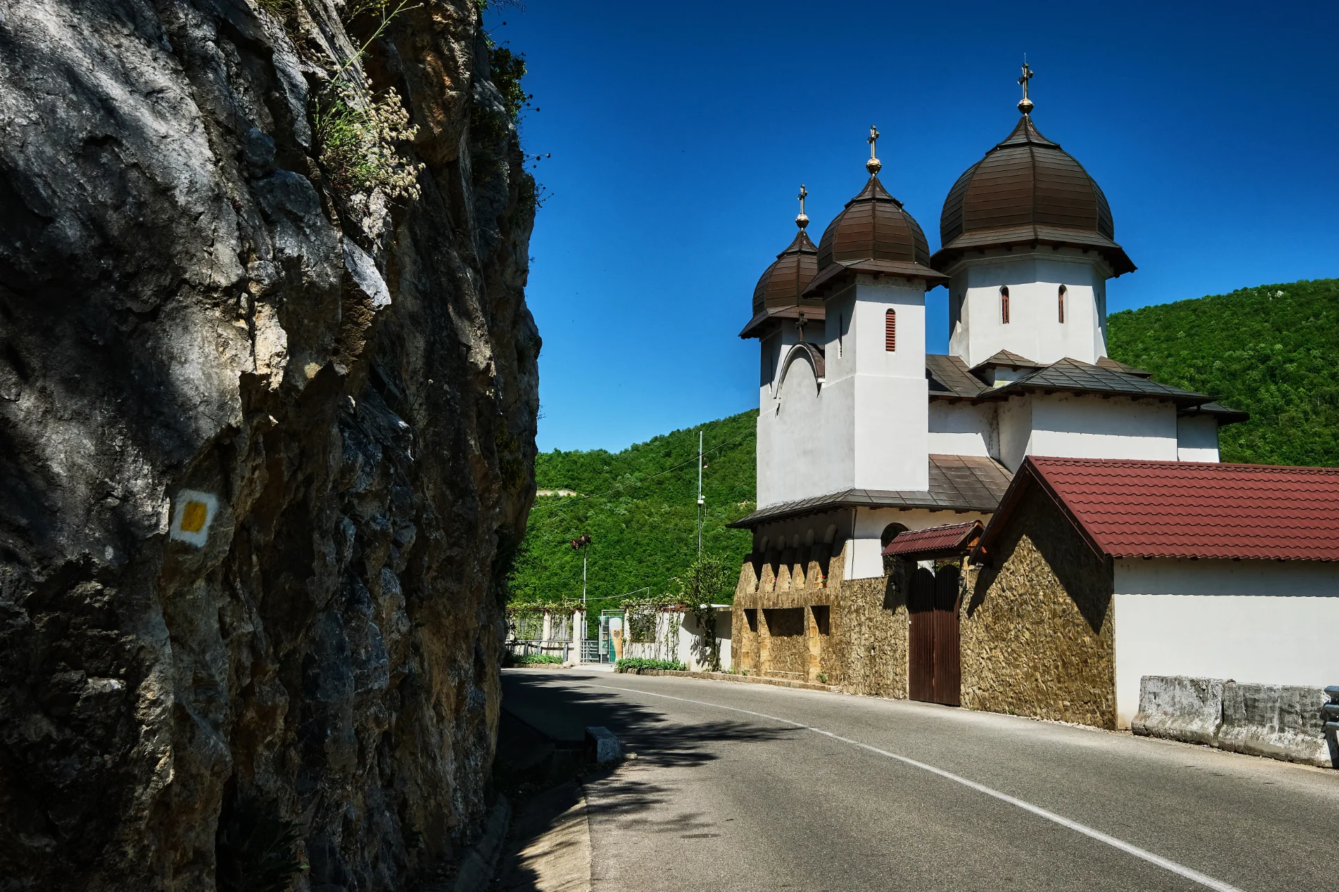 Mănăstirea Mraconia - Parcul Natural Portile de Fier - Destinatii Romania 20