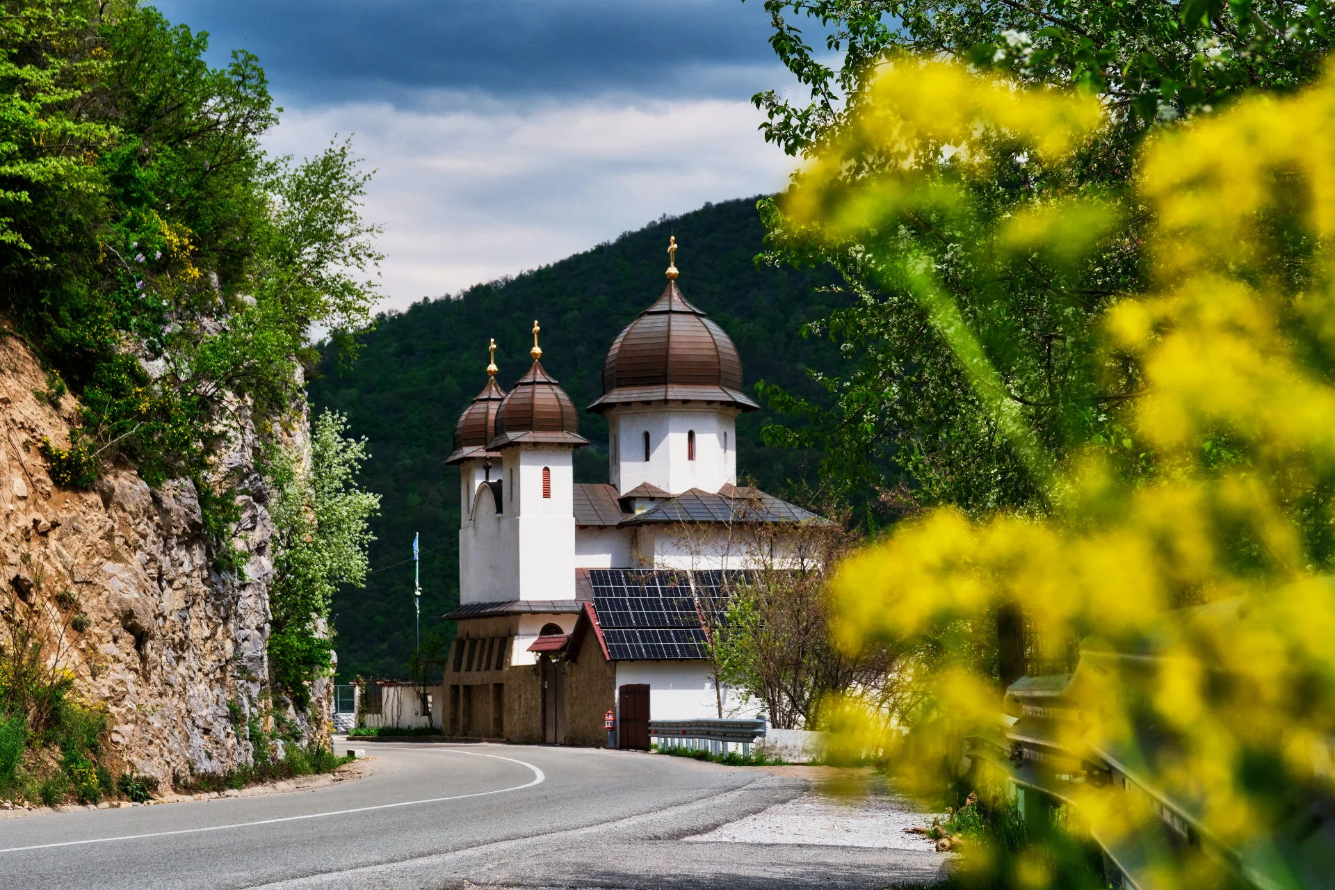 Mănăstirea Mraconia - Parcul Natural Portile de Fier - Destinatii Romania 50