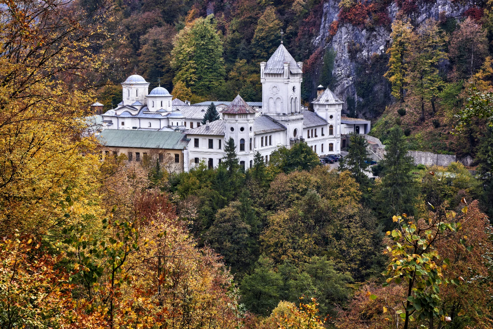 Mănăstirea Tismana - Târgu Jiu Județul Gorj 001