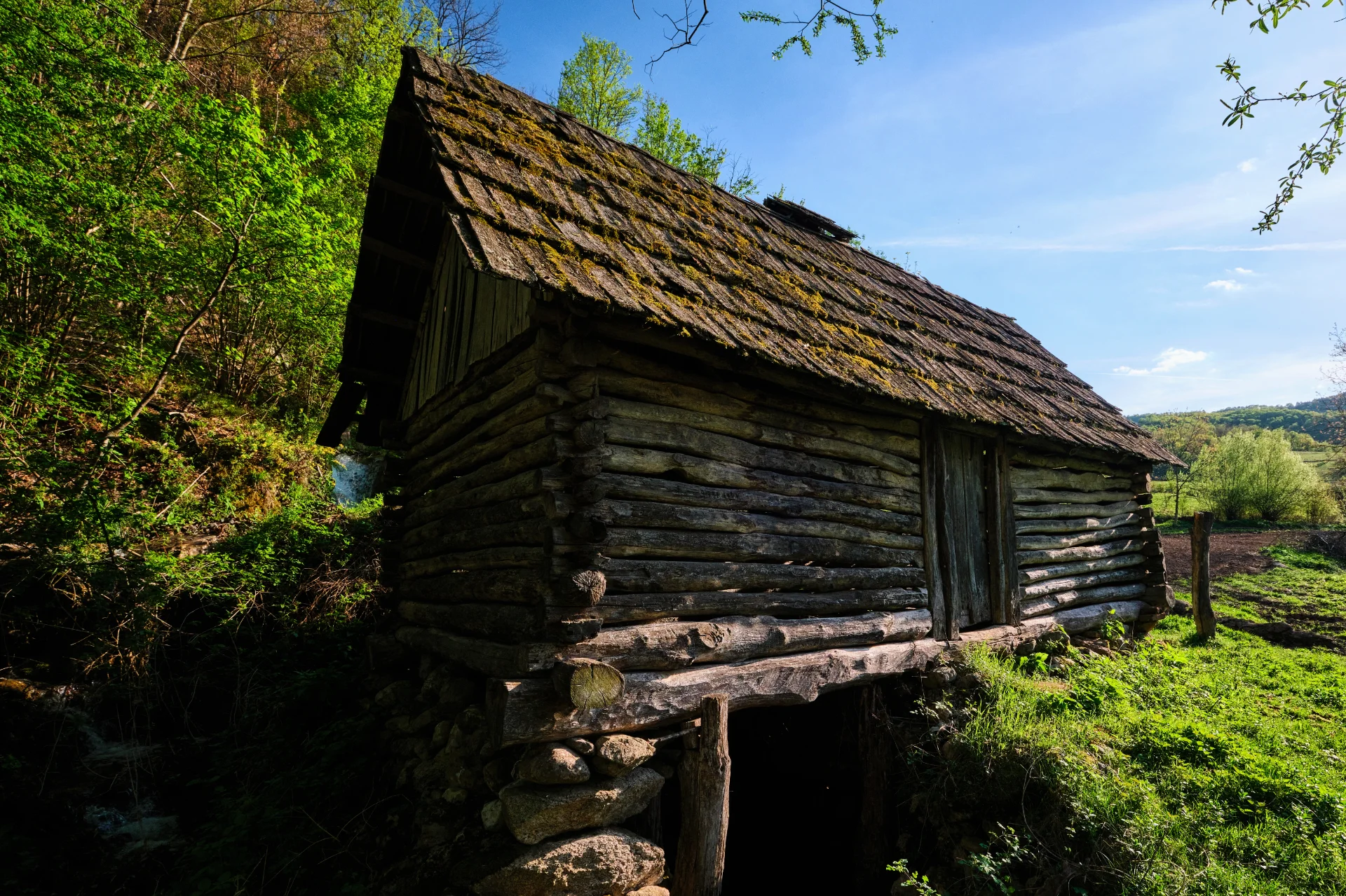 Moară de apă la Sichevița - Parcul Natural Portile de Fier - Destinatii Romania 77