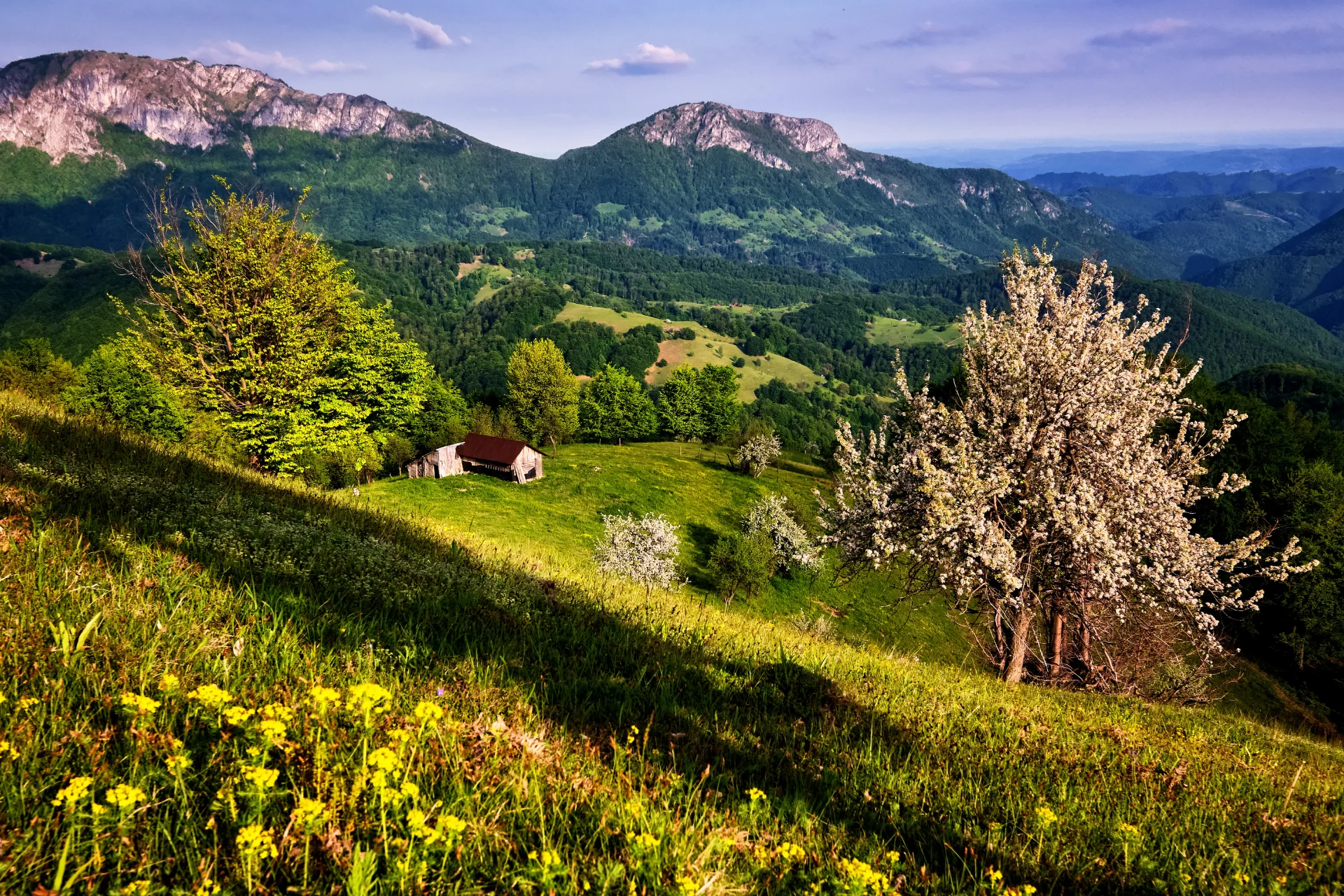 Piatra Cloșani și Valea Motru Sec - Parcul National Domogled - Valea Cernei - Destinatii Romania 043