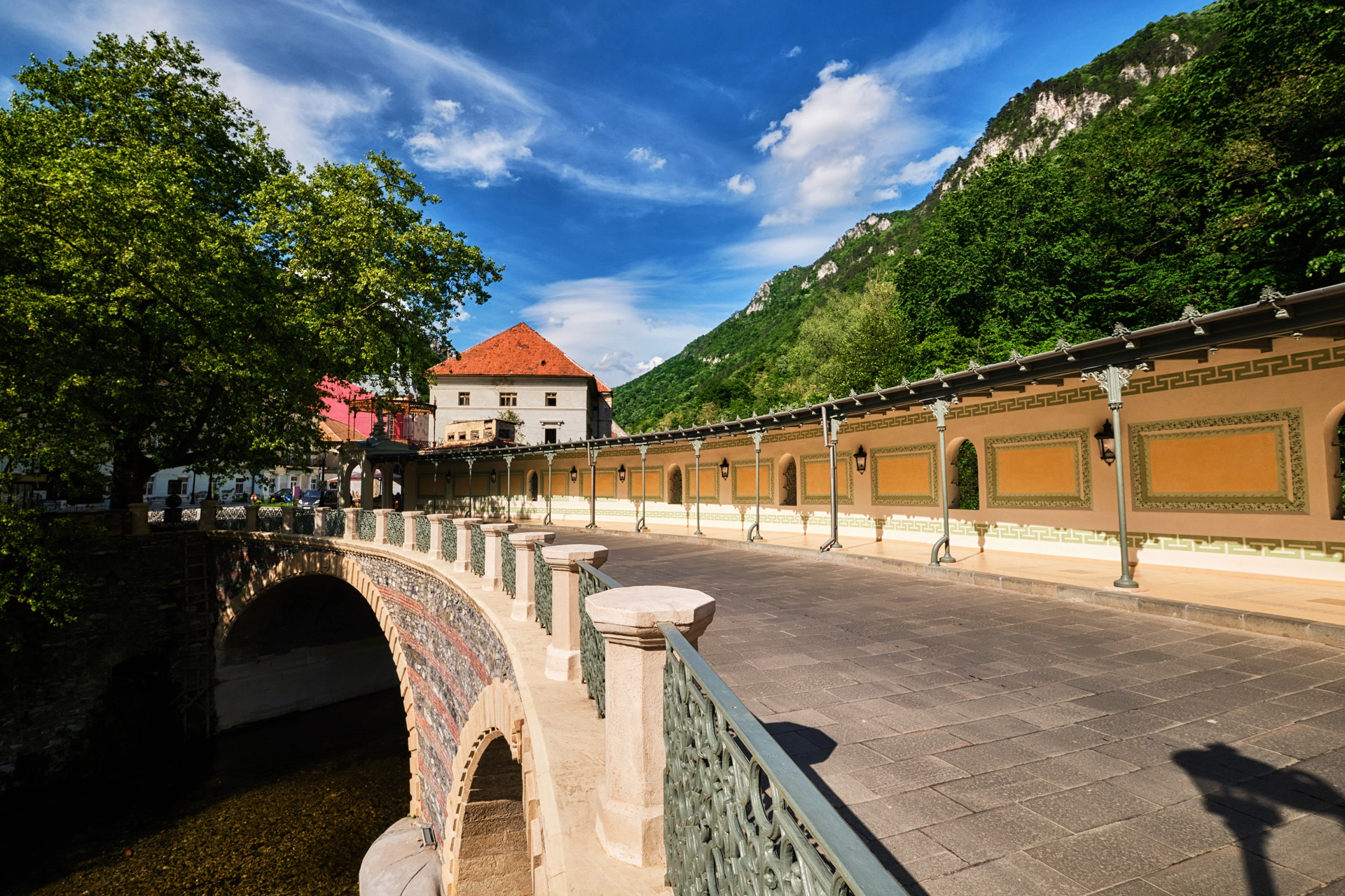 Podul de Piatra - Statiunea Baile Herculane - Destinatii Romania 37