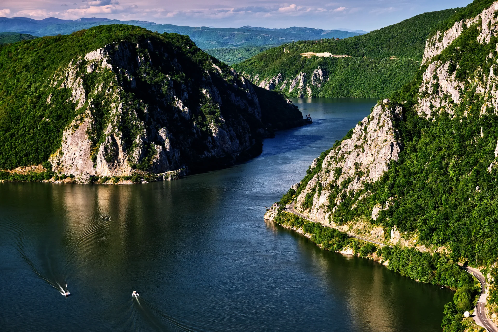 Priveliște Ciucarul Mare - Parcul Natural Portile de Fier - Destinatii Romania 35