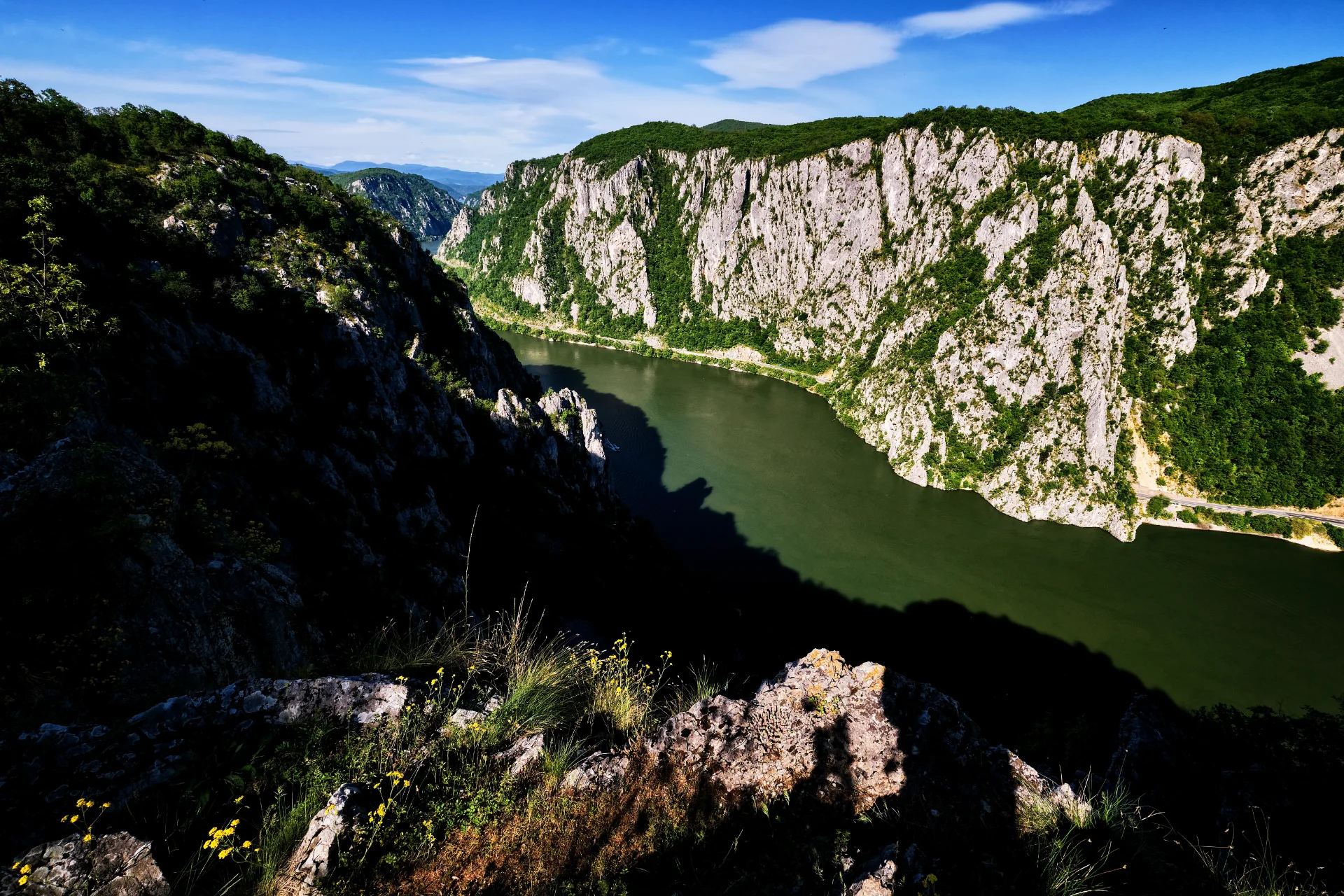 Priveliște de pe Ciucaru Mic - Parcul Natural Portile de Fier - Destinatii Romania 25