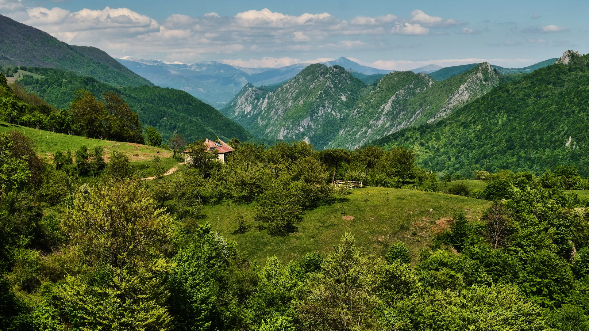Satul Ineleț - Parcul National Domogled - Valea Cernei - Destinatii Romania 094