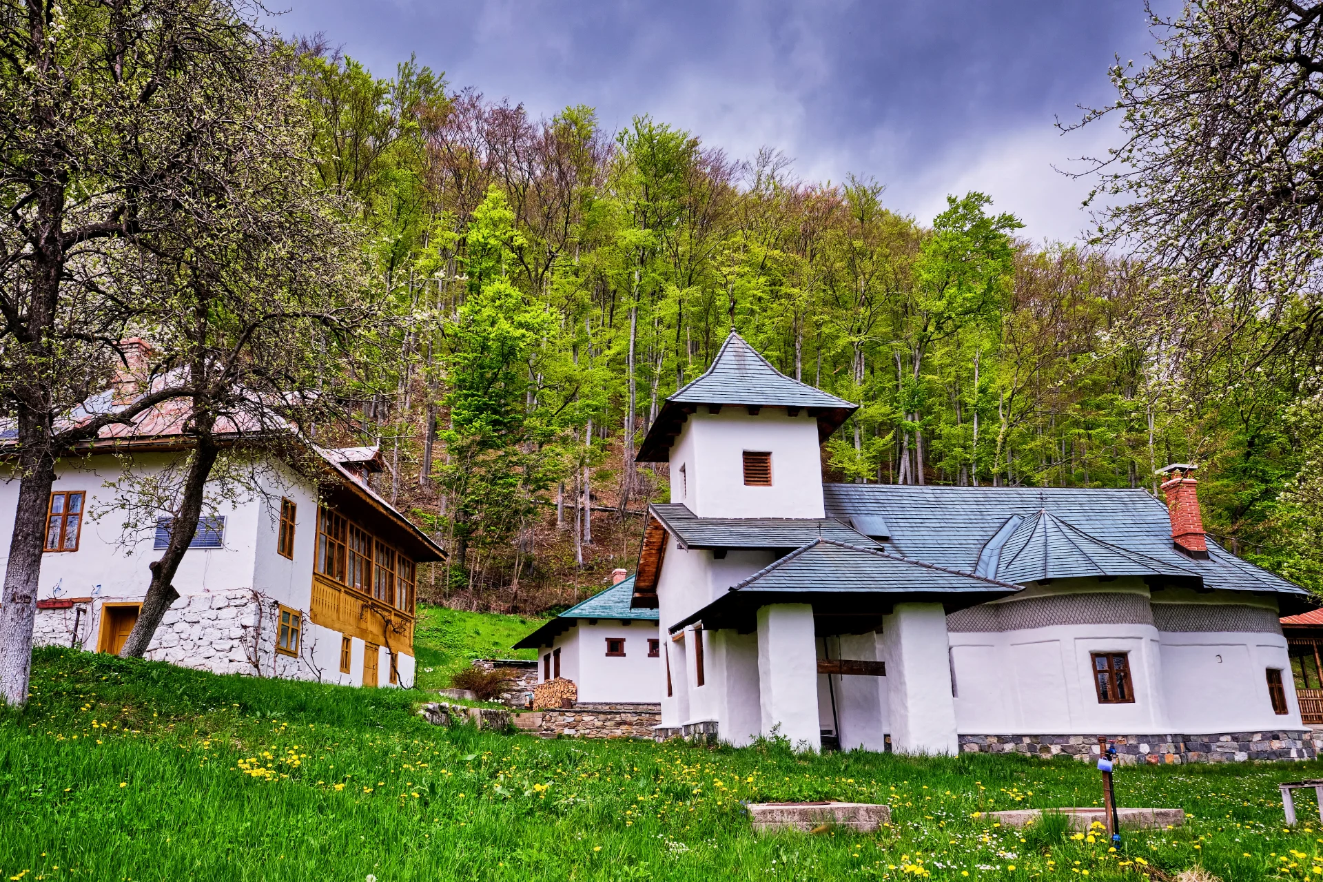 Schitul Locurele - Parcul National Defileul Jiului - Destinatii Romania 84