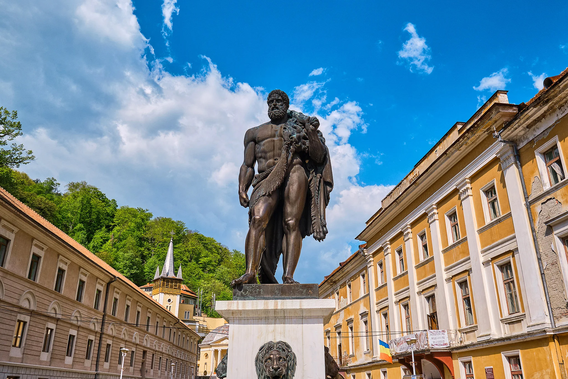 Statuia lui Hercule - Statiunea Baile Herculane - Destinatii Romania 13