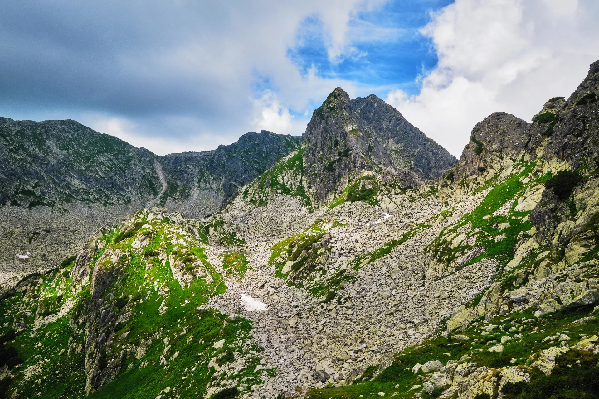 Vârful Judele și Turnul Porții - Parcul National Retezat - Destinatii Romania 49