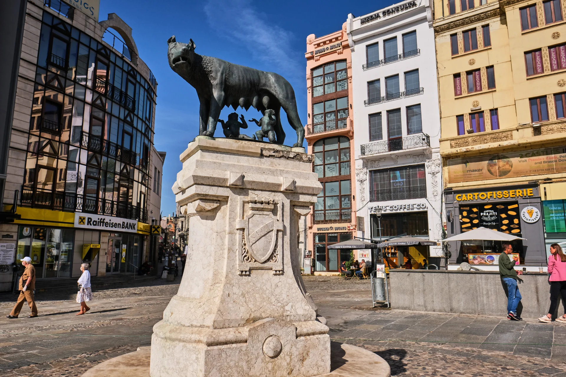 Centrul Vechi din Bucuresti - Piata Roma - Destinatii Romania 80